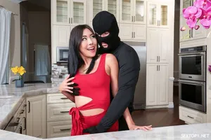 Chung nhà với cô nàng nứng thích đụ