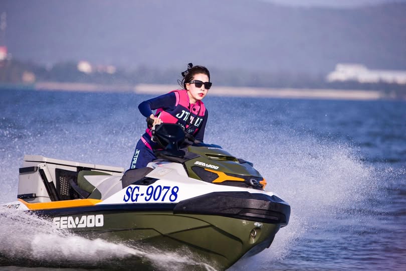 Cô bạn gái của thằng bạn thân say xỉn đến ngủ nhờ… và cái kết